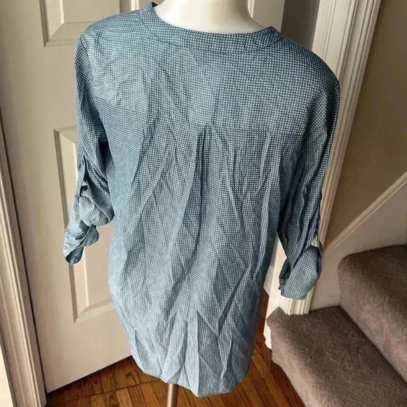 Size M pullover light blue and white polka dot blouse from Express - Picture 6 of 7